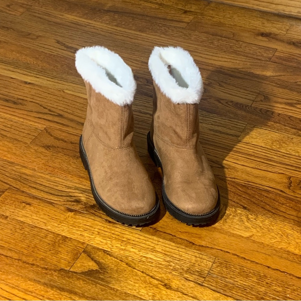 Old Navy Cozy Faux-Suede Faux-Fur Trim Boots Booties Tan Brown Color NWOT
Girls - Picture 7 of 13
